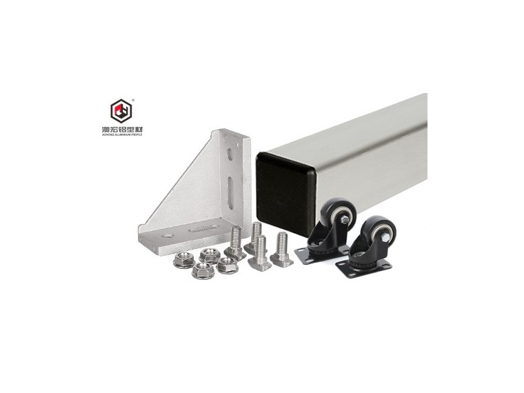 鋁型材圍欄是如何組裝成片的？