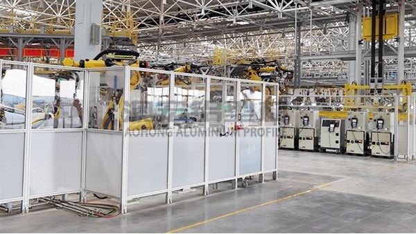 工業(yè)鋁型材圍欄常見類型及應(yīng)用場景解析